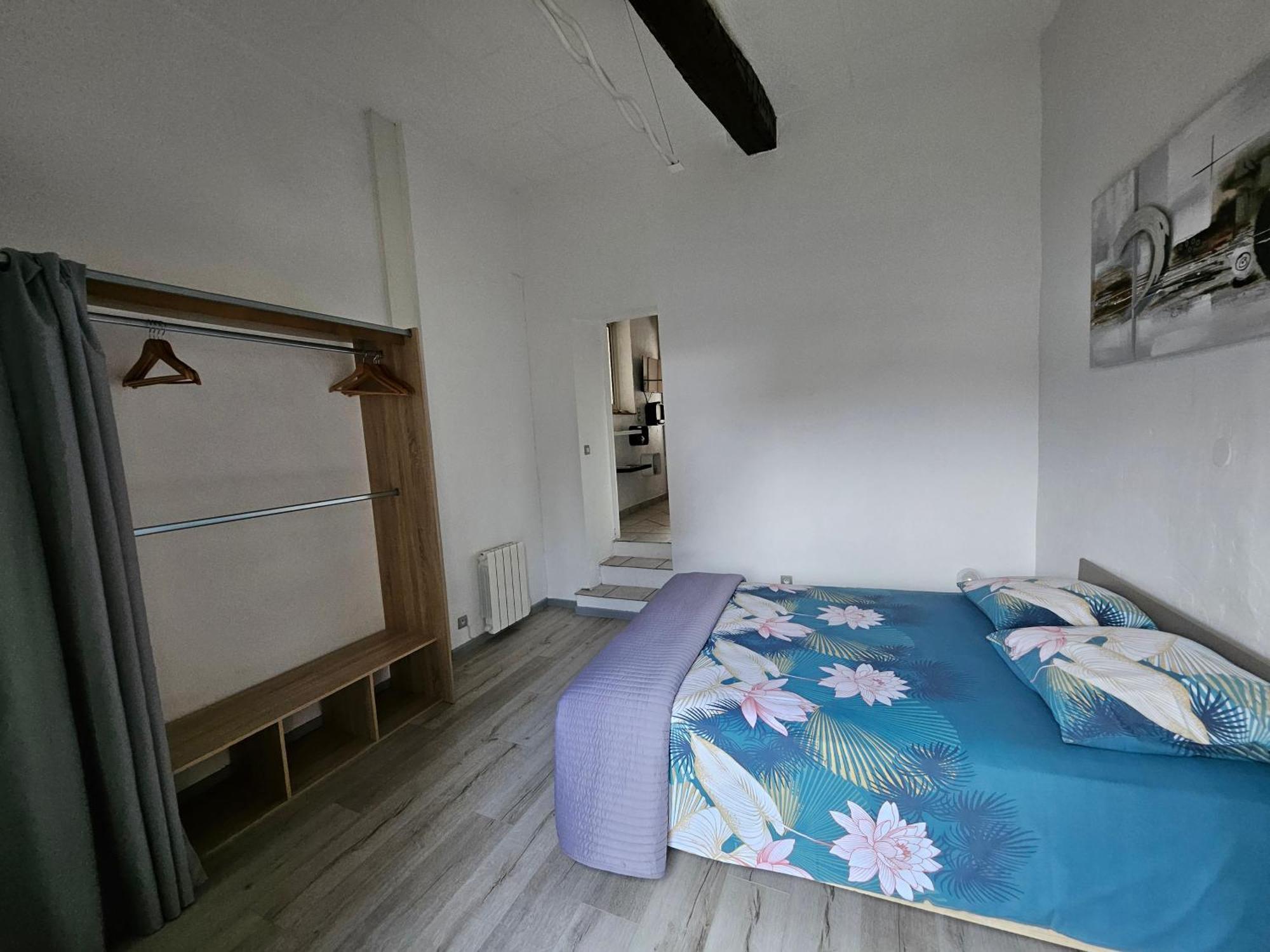 Appartement F2 entièrement refait à neuf en 2021 + parking. à Grasse Extérieur photo